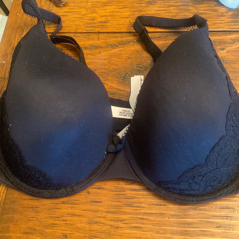 Victoria’s Secret body by Victoria lined perfect coverage bra